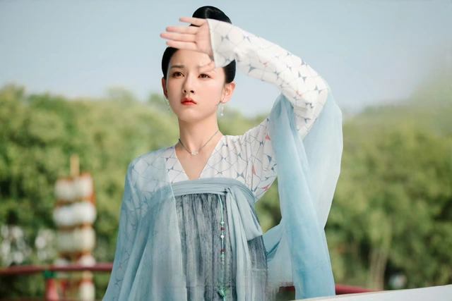 Tống Tổ Nhi khẳng định vị thế với Vô ưu độ và Khom lưng- Ảnh 5.