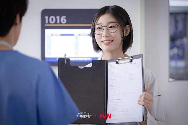 Sức hút bất ngờ từ cặp đôi mới của Resident playbook - Ảnh 4.