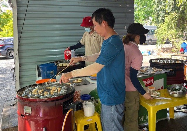 Though flavors change, ‘banh khot’ still reigns supreme in Vietnam’s Vung Tau- Ảnh 2. Though flavors change, ‘banh khot’ still reigns supreme in Vietnam’s Vung Tau- Ảnh 2.