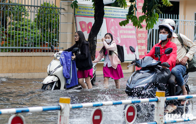 In Ho Chi Minh City, street revamp aims to end years of severe flooding
- Ảnh 1. In Ho Chi Minh City, street revamp aims to end years of severe flooding
- Ảnh 1.