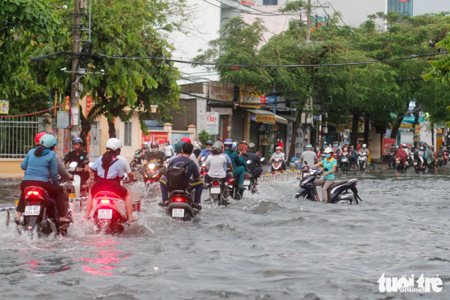 In Ho Chi Minh City, street revamp aims to end years of severe flooding
- Ảnh 5. In Ho Chi Minh City, street revamp aims to end years of severe flooding
- Ảnh 5.