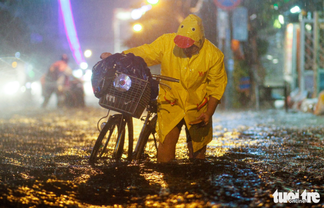 In Ho Chi Minh City, street revamp aims to end years of severe flooding
- Ảnh 8. In Ho Chi Minh City, street revamp aims to end years of severe flooding
- Ảnh 8.