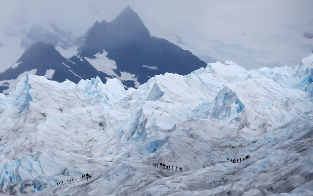 Huge ice falls at Argentina's Perito Moreno glacier stir awe and concern- Ảnh 2. Huge ice falls at Argentina's Perito Moreno glacier stir awe and concern- Ảnh 2.