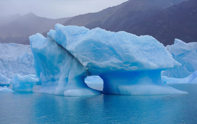 Huge ice falls at Argentina's Perito Moreno glacier stir awe and concern- Ảnh 4. Huge ice falls at Argentina's Perito Moreno glacier stir awe and concern- Ảnh 4.