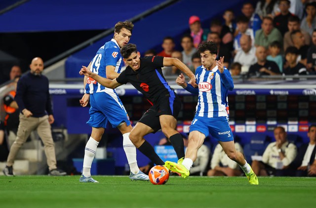 Barcelona claim 28th LaLiga title after 2-0 win at Espanyol- Ảnh 4. Barcelona claim 28th LaLiga title after 2-0 win at Espanyol- Ảnh 4.