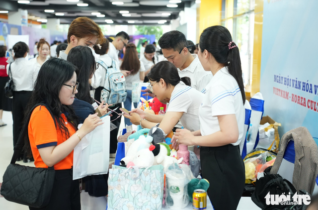 What South Korean firms expect from Vietnamese graduates
- Ảnh 1. What South Korean firms expect from Vietnamese graduates
- Ảnh 1.