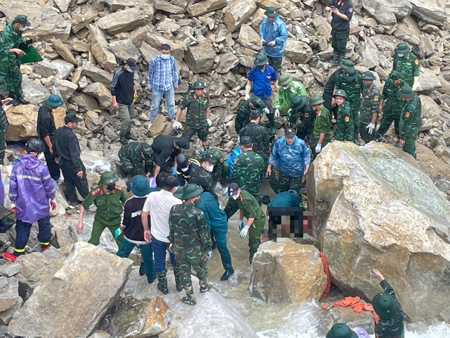 5 missing, 4 injured after landslide hits northern Vietnam hydropower plant construction site - Ảnh 1. 5 missing, 4 injured after landslide hits northern Vietnam hydropower plant construction site - Ảnh 1.