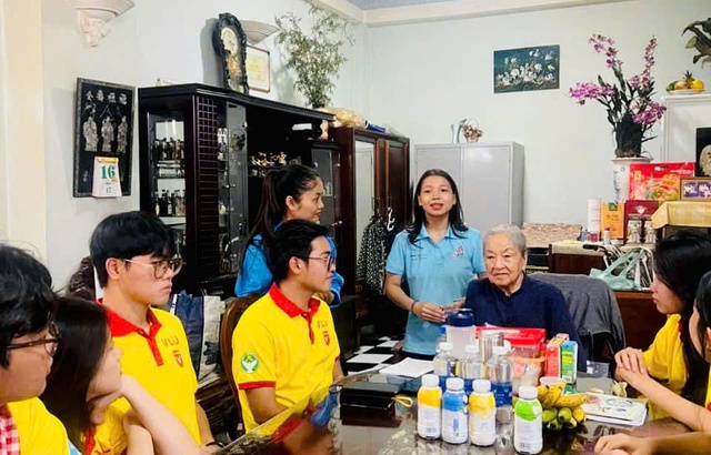 Người phụ nữ dành hơn nửa đời người sưu tầm những tư liệu quý về Bác Hồ - Ảnh 6.