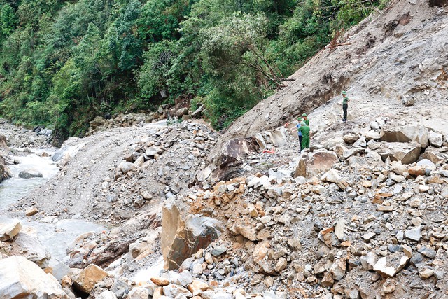 5 missing, 4 injured after landslide hits northern Vietnam hydropower plant construction site - Ảnh 11. 5 missing, 4 injured after landslide hits northern Vietnam hydropower plant construction site - Ảnh 10.
