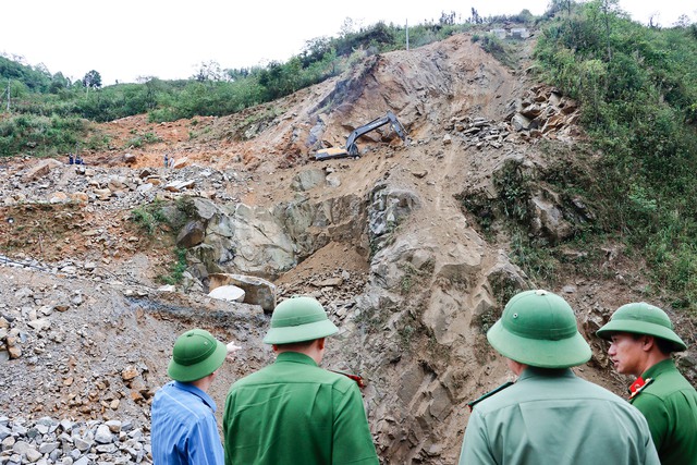 5 missing, 4 injured after landslide hits northern Vietnam hydropower plant construction site - Ảnh 4. 5 missing, 4 injured after landslide hits northern Vietnam hydropower plant construction site - Ảnh 3.