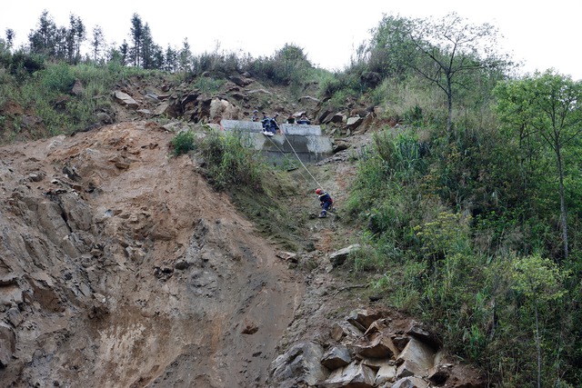 5 missing, 4 injured after landslide hits northern Vietnam hydropower plant construction site - Ảnh 7. 5 missing, 4 injured after landslide hits northern Vietnam hydropower plant construction site - Ảnh 6.