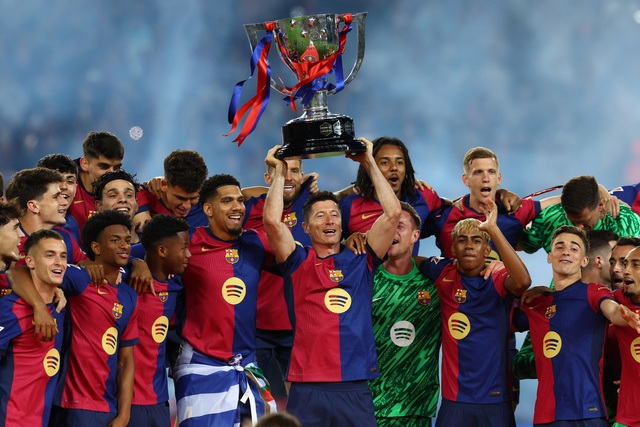 Barcelona thua trong ngày nâng cúp La Liga - Ảnh 1.