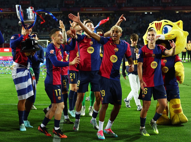 Barcelona thua trong ngày nâng cúp La Liga - Ảnh 2.