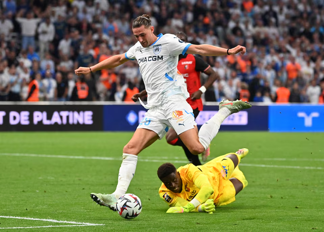 PSG beat Auxerre, St Etienne relegated on final day of Ligue 1 - Ảnh 2.