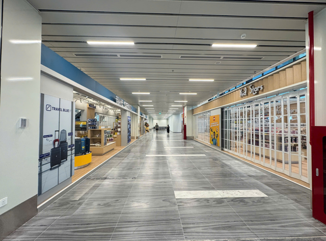 Vietnam Airlines reports smooth first day after fully transitioning to Ho Chi Minh City airport’s T3 terminal - Ảnh 4.