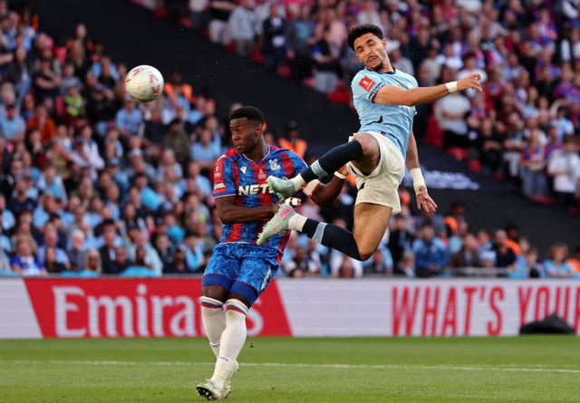 Crystal Palace's Eze seals historic FA Cup final win against Man City - Ảnh 1.