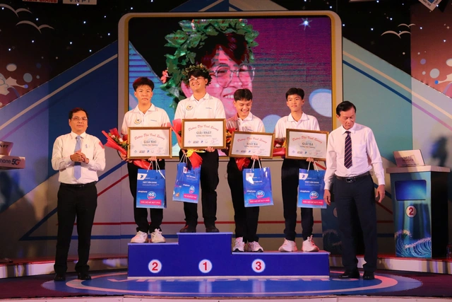 Hành trình của quán quân Đường đến vinh quang tháng 6 luôn có cha mẹ đồng hành - Ảnh 1.