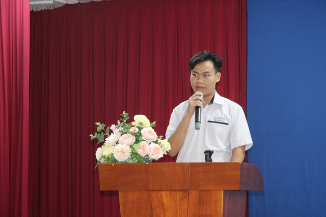 Nam sinh Trường Trung học Thực hành Sài Gòn được kết nạp Đảng trong ngày sinh nhật Bác- Ảnh 2.