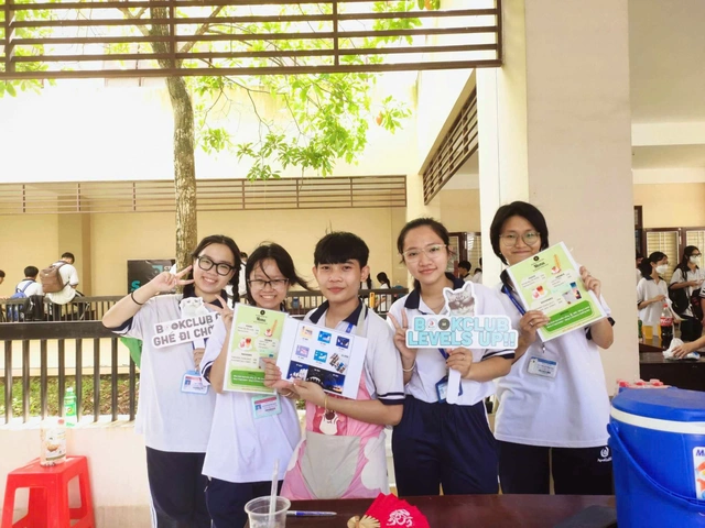 Ngày 20-5, nhiều Trường THPT Tiền Giang nhận hồ sơ lớp 10 - Ảnh 2.