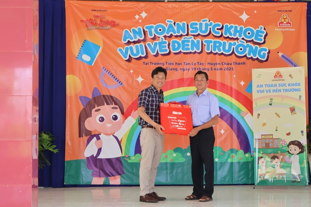 Học sinh Trường tiểu học Tân Lý Tây hào hứng với sân chơi tìm hiểu thực phẩm- Ảnh 2.