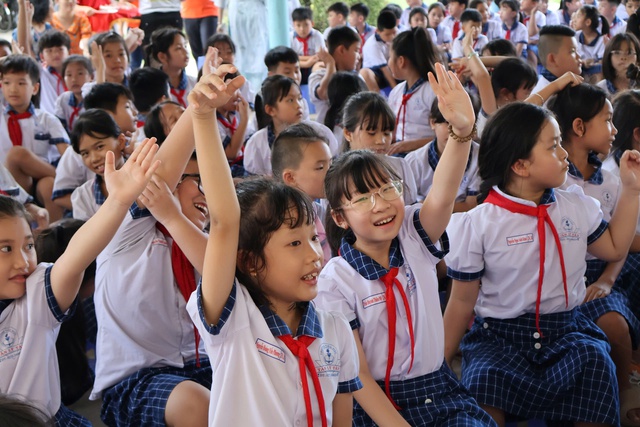 Học sinh Trường tiểu học Tân Lý Tây hào hứng với sân chơi tìm hiểu thực phẩm- Ảnh 1.