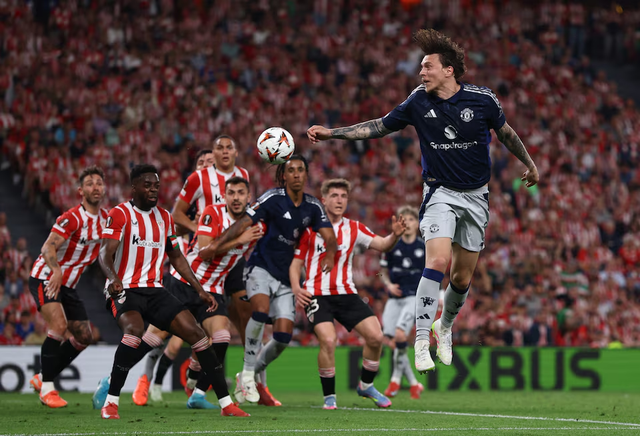 Blistering first-half display helps Man United earn stunning victory in Bilbao - Ảnh 1.