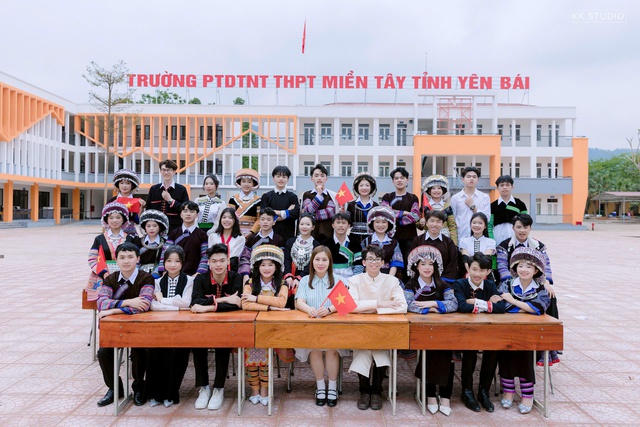 Những ý tưởng chụp kỷ yếu bắt trend của năm 2025 - Ảnh 2.