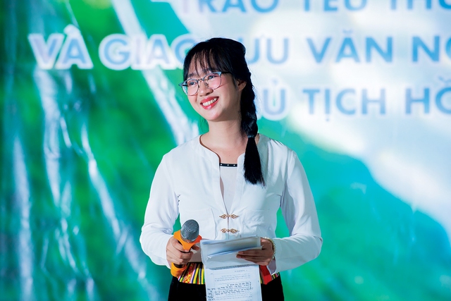 Được dân bản góp tiền cho đi học, cô bạn Lào Cai nỗ lực thực hiện lời hứa - Ảnh 3.