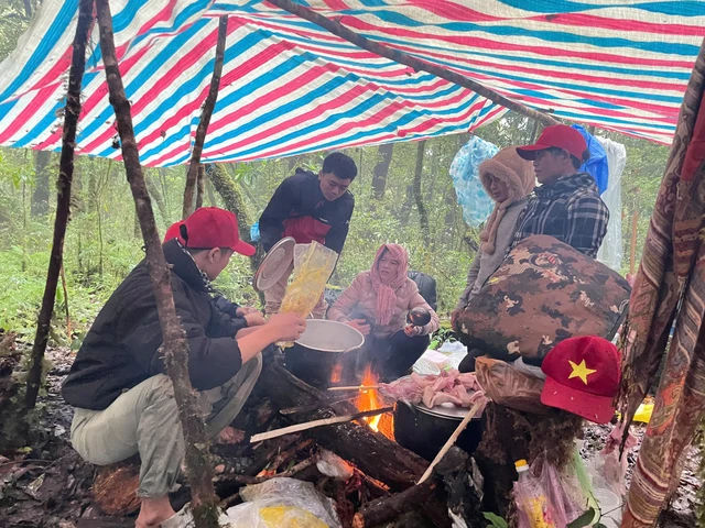 Conquering Ngoc Linh peak: The rooftop of Central Highlands and southern Vietnam- Ảnh 7. Conquering Ngoc Linh peak: The rooftop of Central Highlands and southern Vietnam- Ảnh 7.