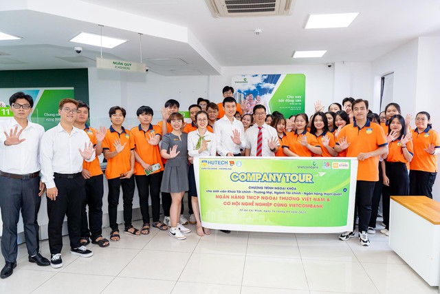 Học cùng doanh nghiệp, sinh viên ngành Tài chính - Ngân hàng HUTECH sẵn sàng chinh phục nghề - Ảnh 1.