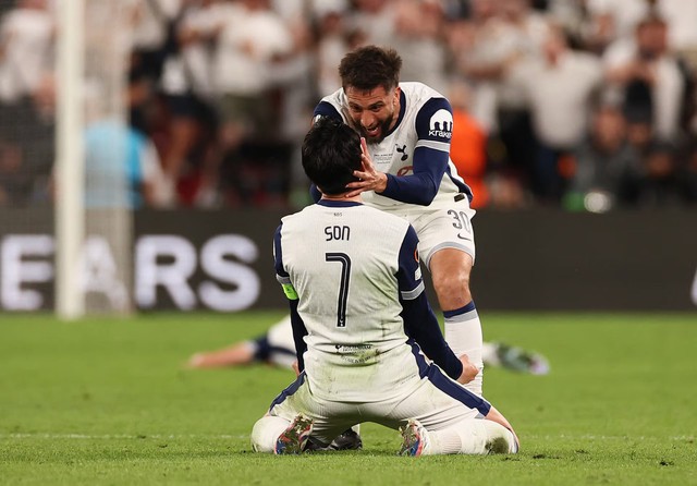 Gritty Spurs finally taste glory with scrappy Europa League triumph over Man Utd- Ảnh 1. Gritty Spurs finally taste glory with scrappy Europa League triumph over Man Utd- Ảnh 1.