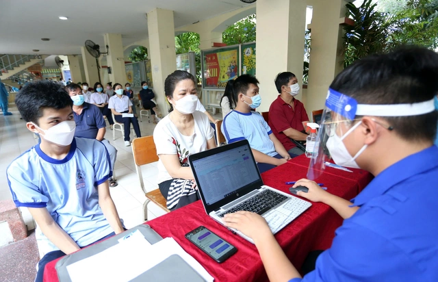 TP.HCM ban hành văn bản khẩn, cảnh báo nguy cơ Covid-19 tái bùng phát - Ảnh 1.