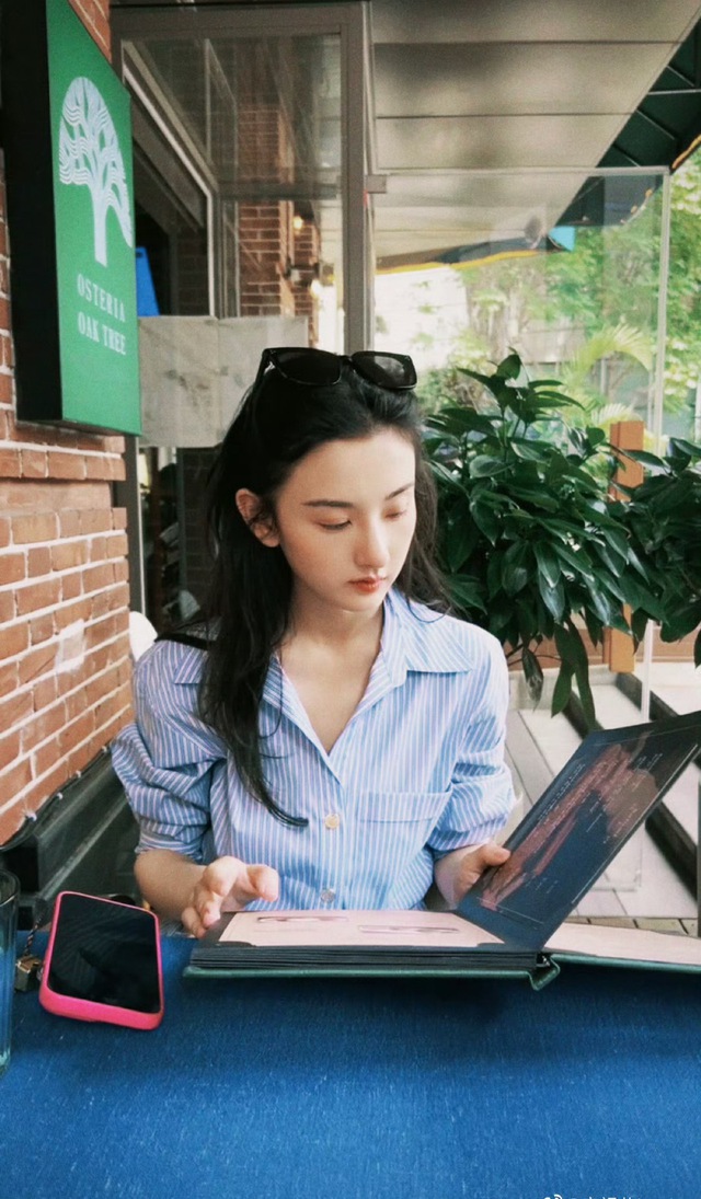 Khom lưng gây bão, Tống Tổ Nhi gây chú với nhan sắc đời thường - Ảnh 5.