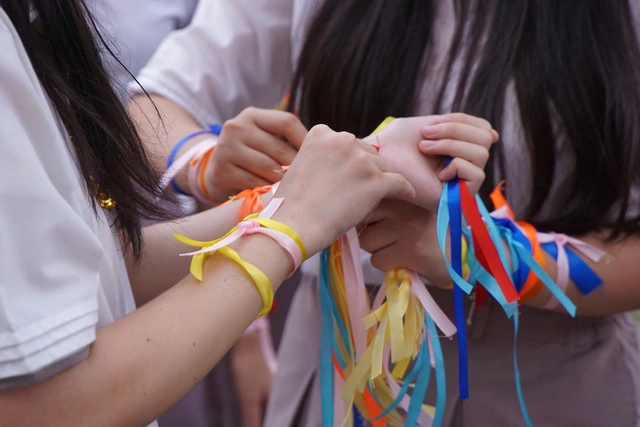 Học trò Trường THPT chuyên Lê Hồng Phong nhảy flashmob chia tay cuối cấp- Ảnh 10.