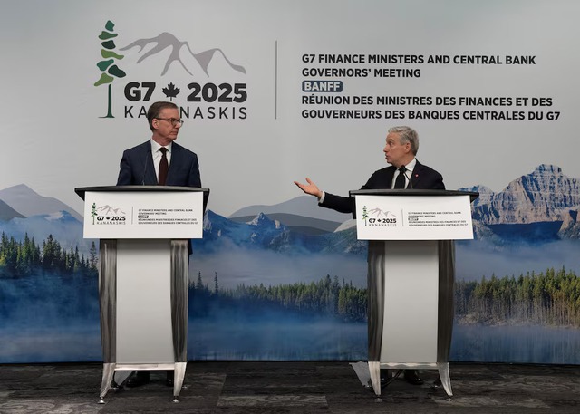 G7 glosses over tariffs, pledges to cut global economic imbalances - Ảnh 4. G7 glosses over tariffs, pledges to cut global economic imbalances - Ảnh 4.