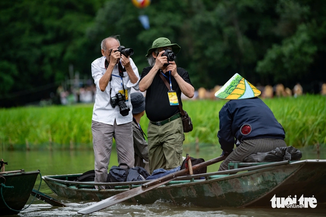 Vietnam's Ninh Binh kicks off 2025 Tourism Week amid golden rice harvest- Ảnh 3. Vietnam's Ninh Binh kicks off 2025 Tourism Week amid golden rice harvest- Ảnh 3.
