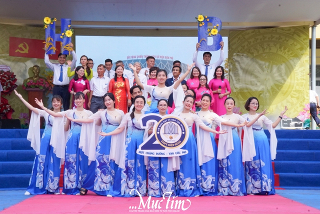 Xúc động, tự hào lễ kỷ niệm 20 năm thành lập Trường THPT Hiệp Bình- Ảnh 1.