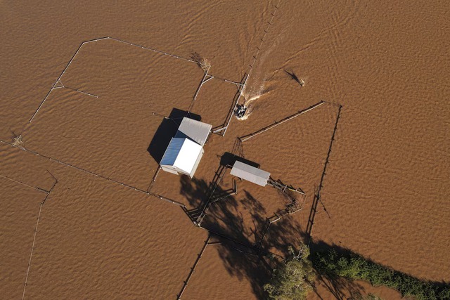 Australia begins clean-up after floods kill 5, damage 10,000 properties - Ảnh 2.