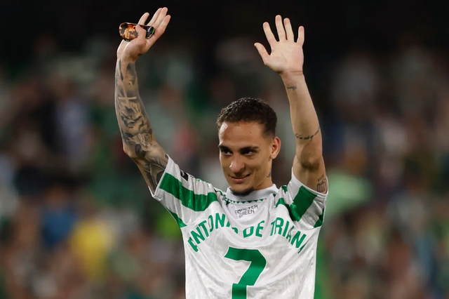 Tiền đạo Antony: Ở Real Betis, tôi đi ngủ và thức dậy đều mỉm cười- Ảnh 1.