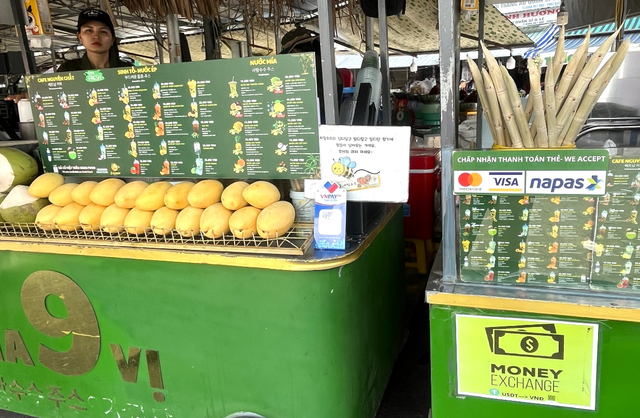 In Nha Trang, tourists travel cash-free with QR codes, contactless payments
- Ảnh 2. In Nha Trang, tourists travel cash-free with QR codes, contactless payments
- Ảnh 2.