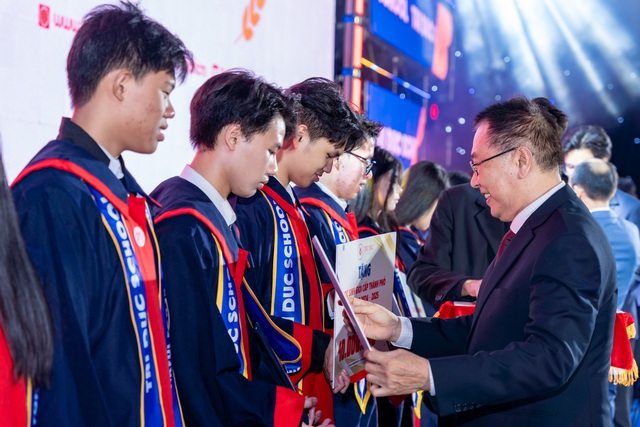 Xúc động Lễ Tri ân và trưởng thành tại Trường THCS-THPT Trí Đức- Ảnh 4.