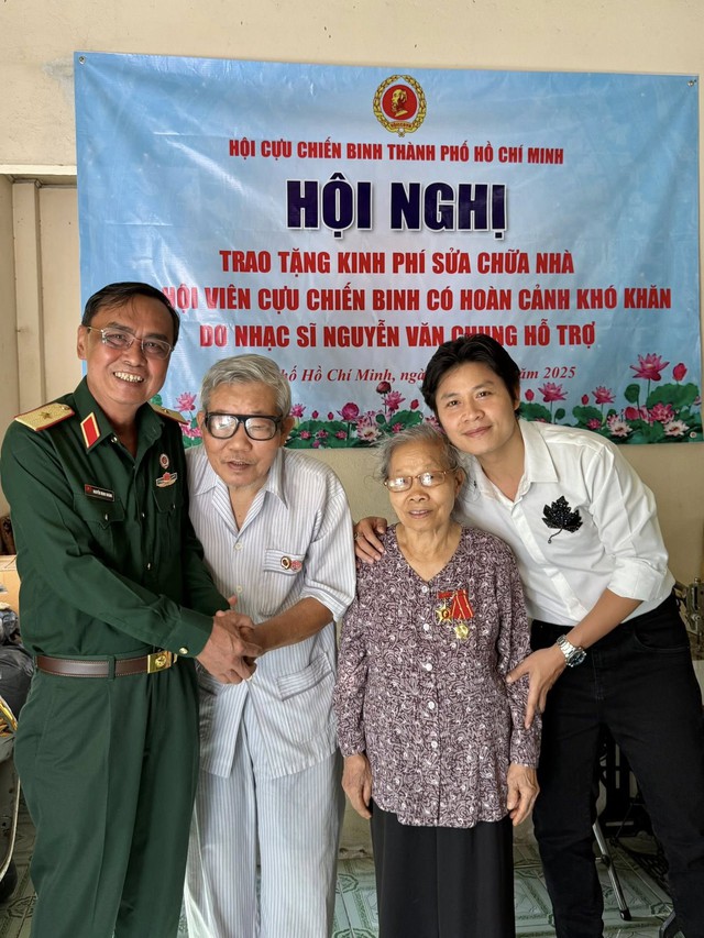 Nhạc sĩ Nguyễn Văn Chung dùng doanh thu ca khúc Viết tiếp câu chuyện hòa bình sửa nhà cho cựu chiến binh - Ảnh 1.