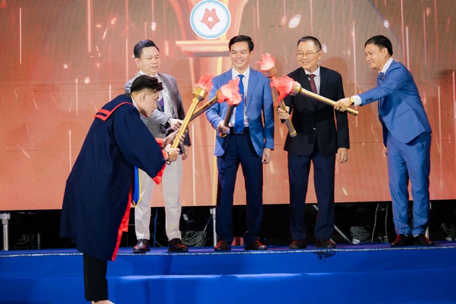 Xúc động Lễ Tri ân và trưởng thành tại Trường THCS-THPT Trí Đức- Ảnh 1.