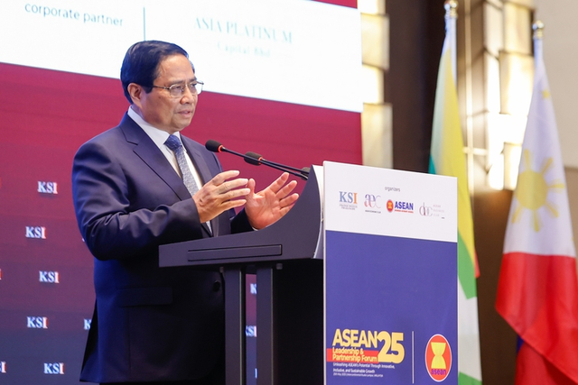 Vietnam’s PM Pham Minh Chinh honored as outstanding ASEAN leader for 2025 - Ảnh 1.