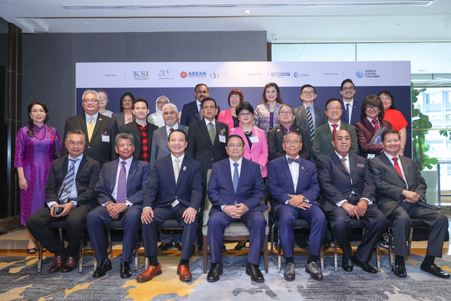 Vietnam’s PM Pham Minh Chinh honored as outstanding ASEAN leader for 2025 - Ảnh 2.