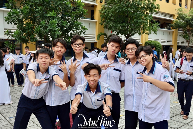 Ấm áp lễ kỷ niệm 25 năm thành lập Trường THPT Bình Phú- Ảnh 17.