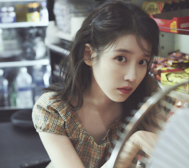 IU hé lộ album remake, Park Min Young đóng phim hài- Ảnh 1.