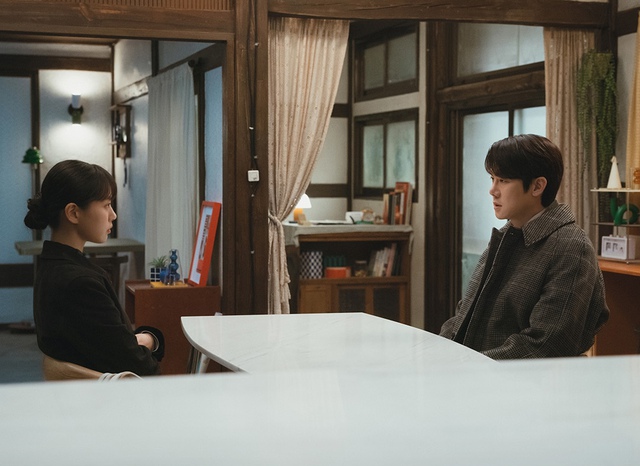 IU hé lộ album remake, Park Min Young đóng phim hài- Ảnh 4.