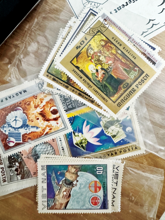 Trong con tem nhỏ có niềm vui lớn - Ảnh 3.