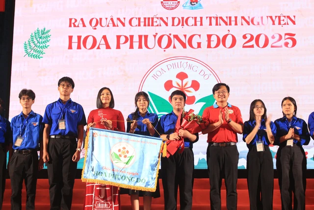 Teen lớp 12 Trường Trung học Thực hành Đại học Sư phạm nhận cờ truyền thống, tự tin vượt vũ môn- Ảnh 3.